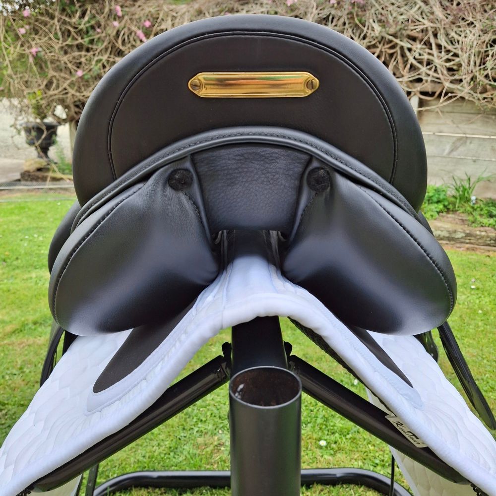 Kentaur Ithaka AP Dressage Saddle (display stock) - Image 4